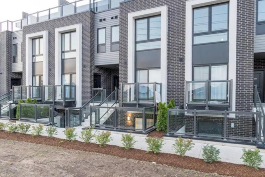 Exquisite, Bright & Modern Condo. Niagara Falls Exterior photo